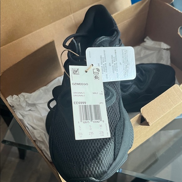 BNWT Adidas Ozweego - Triple Black - Picture 7 of 7